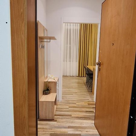 Luxury Apartment Тирана Екстер'єр фото